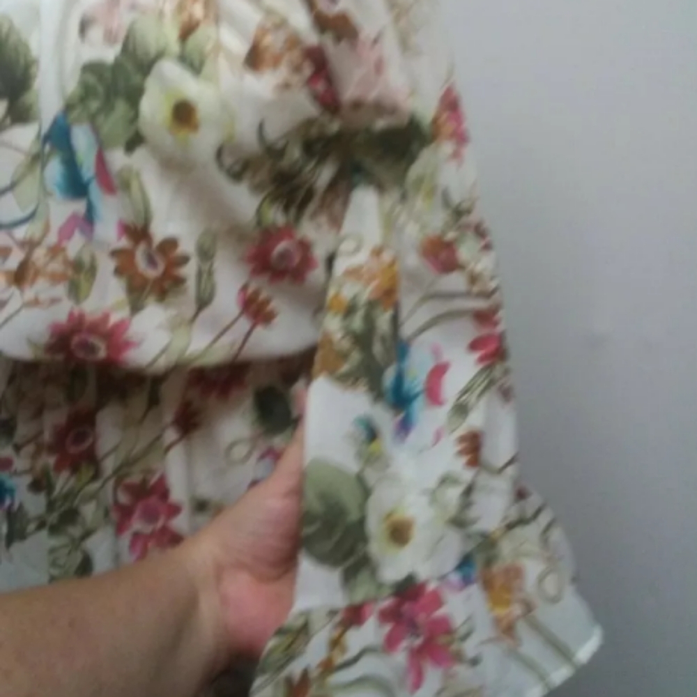 Adorable spring floral off the shoulder dress - Picture 4 of 6
